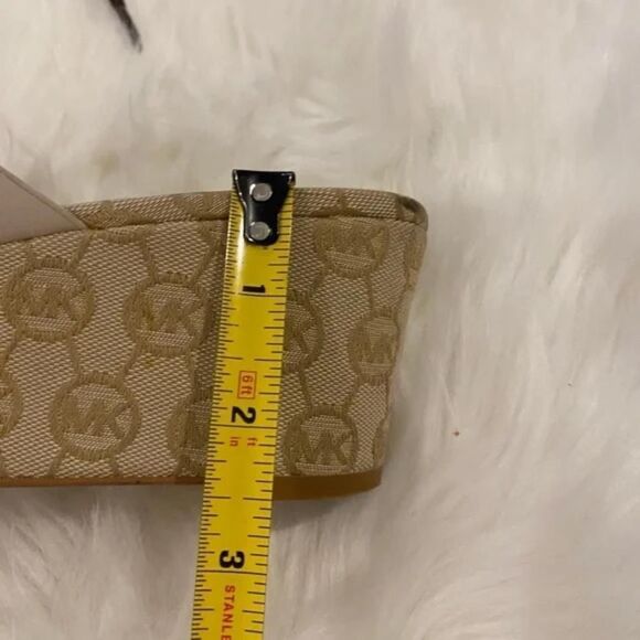 Micheal by Micheal Kors Wedge Slip-on Sandals. Off White/Gold, Sz 8 - Picture 8 of 8